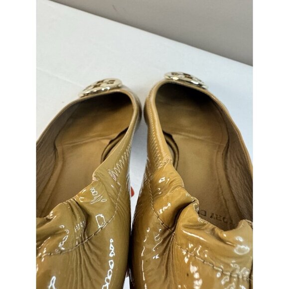 Tory Burch Reva Tan Patent Ballet Flats 8.5 Gold Logo Chic Luxe Classic Spot - Picture 4 of 16